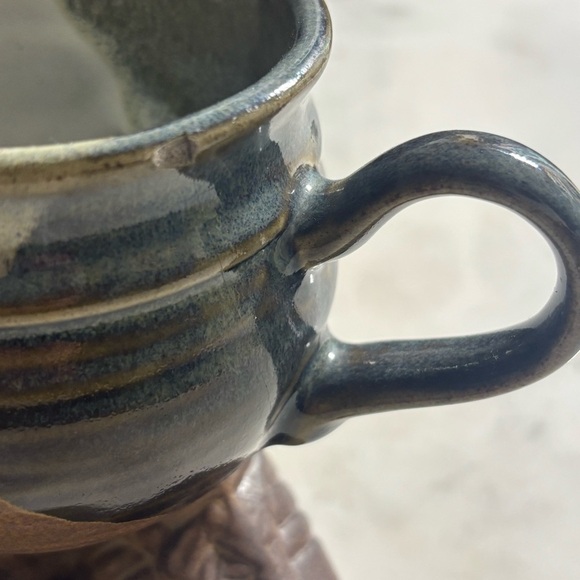 1979 Muddy Waters Pottery ceramic, glazed mug with legs and roller skates - Picture 8 of 10